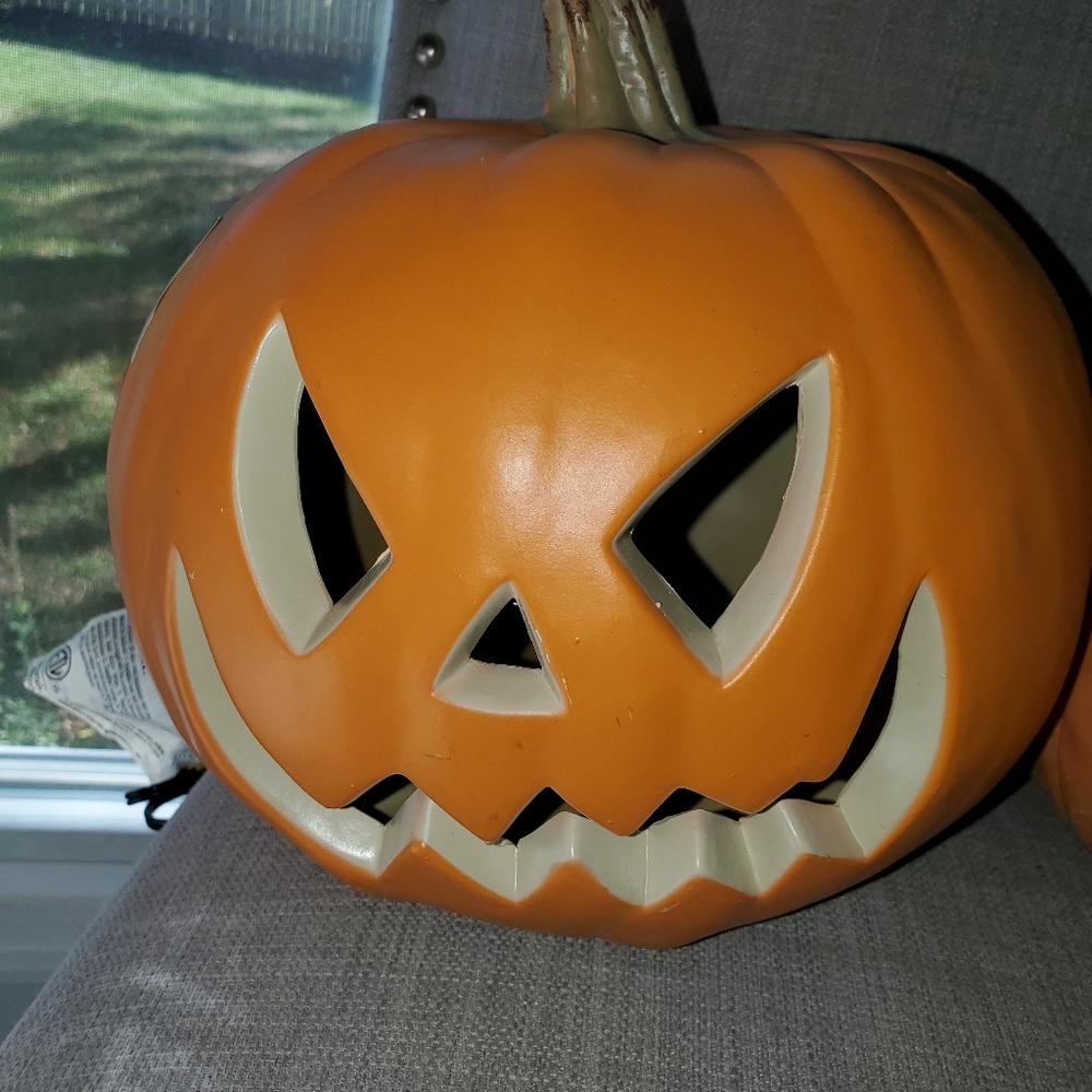 Intertek Pumpkin, Halloween, Plastic, Light Up, with Cord and Bulb 2015